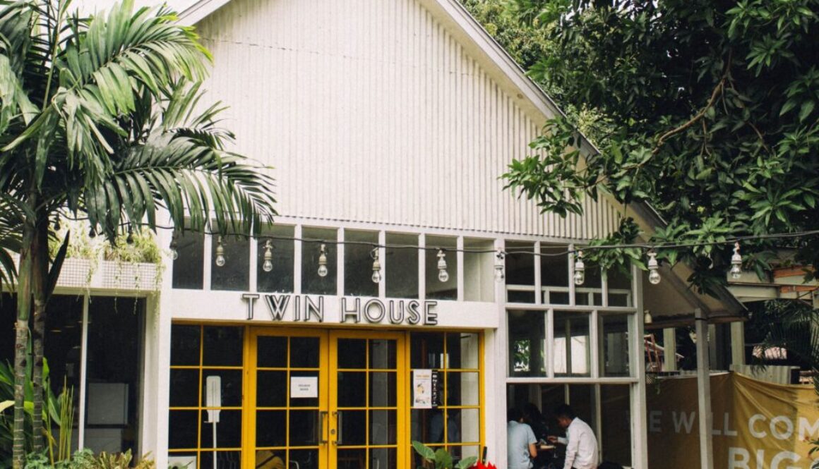 Temukan panduan lengkap Franchise Kopi Twin House 2026. Cek harga paket, syarat daftar, dan tips sukses bisnis kopi kekinian di sini!