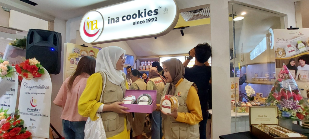 Franchise Ina Cookies, Waralaba Kue Kering, Bisnis Kue Lebaran, Kemitraan Makanan Premium, Majalah Franchise