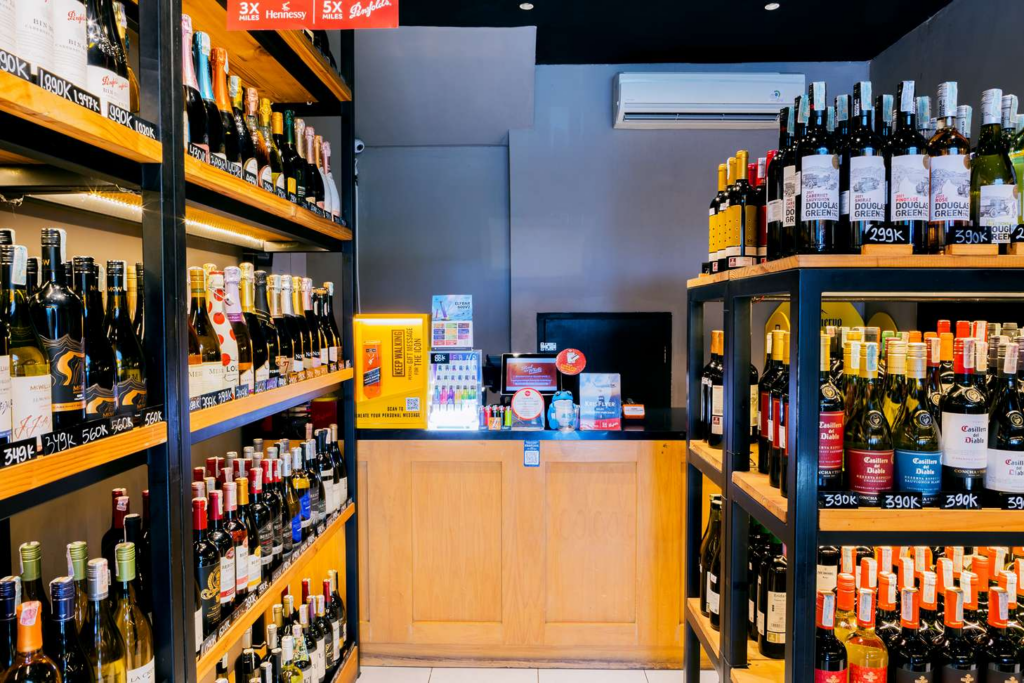 Franchise Red & White Wine and Spirits, Ritel Minuman Premium, Investasi Waralaba, Estimasi ROI Mitra, Majalah Franchise