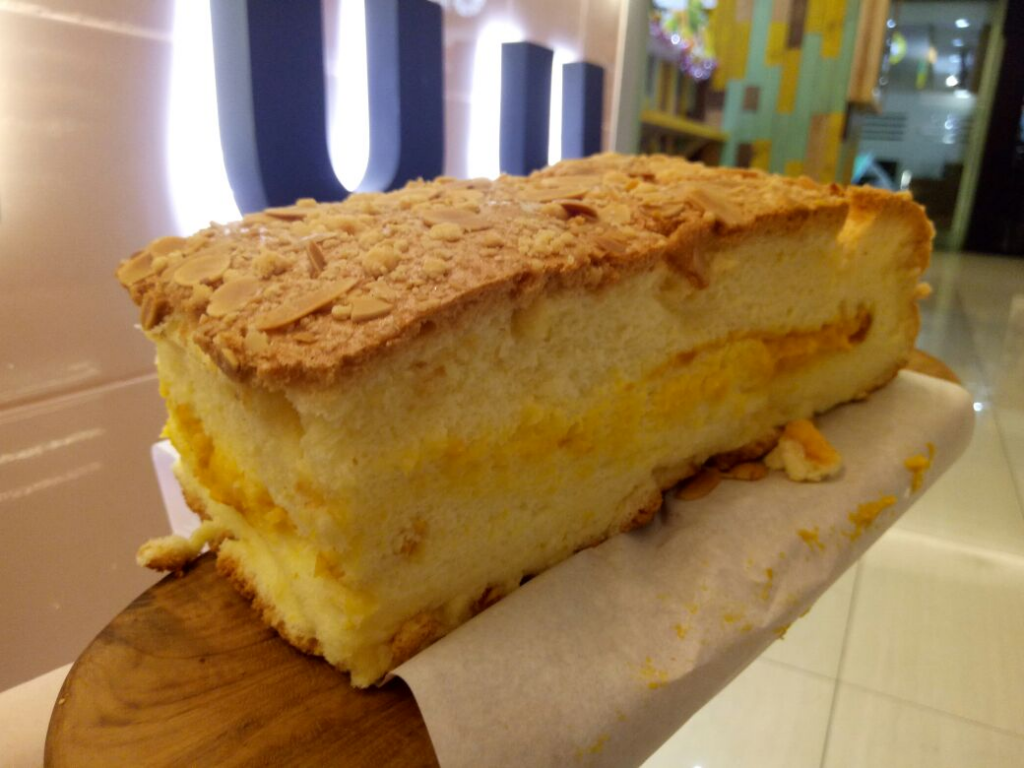Franchise Momoiro, Waralaba Kue Bantal, Bisnis Pillow Cake, Investasi Kuliner 2026, Majalah Franchise